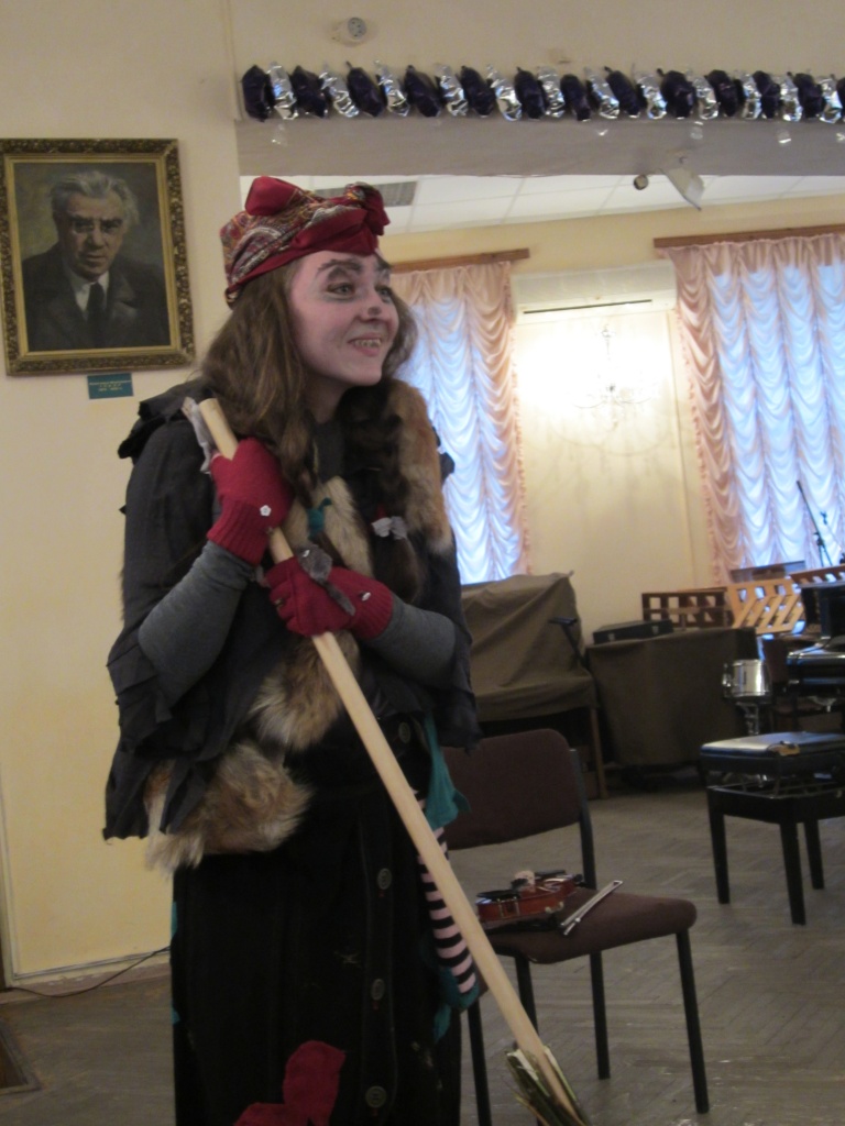 Баба Яга пришла на праздник.JPG